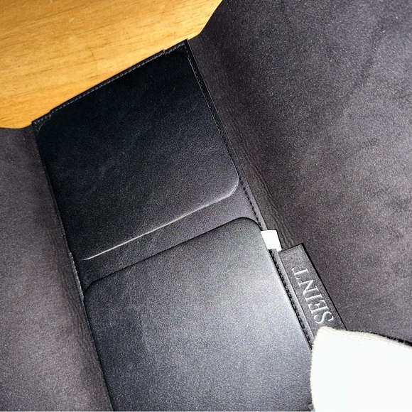 Brush holder is NEW NEVER USED. - Picture 3 of 4